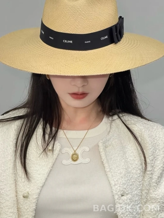 셀린느 셀린느 트리옹프 오벌 펜던트 목걸이 상세 이미지