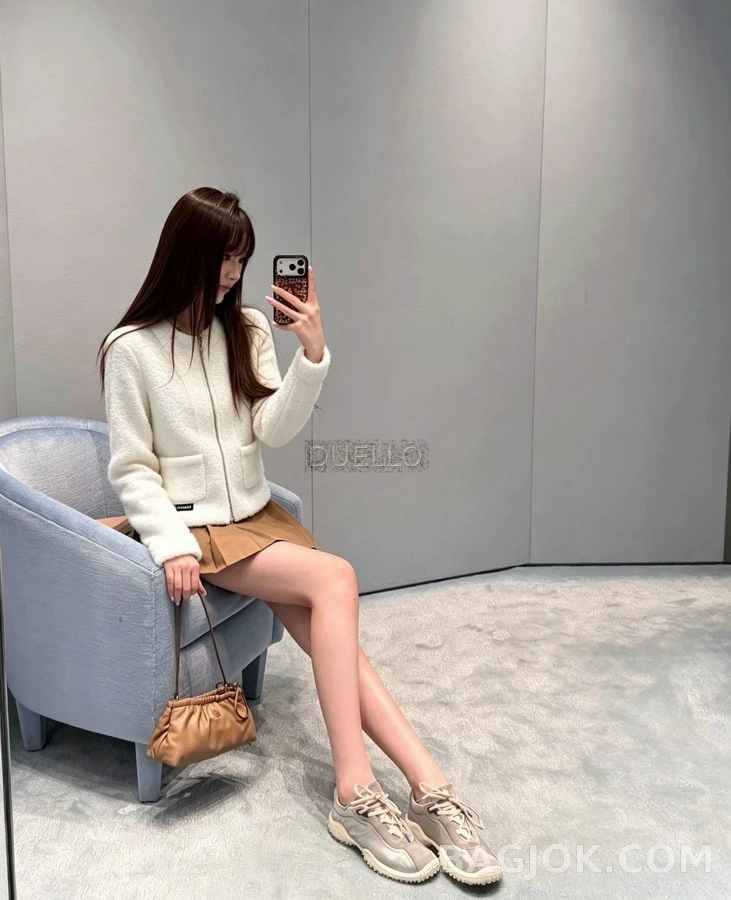 미우미우 미우미우 울 부클 집업 자켓 상세 이미지