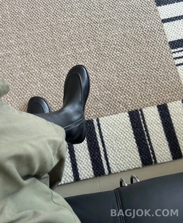 더로우 더로우 심플 스티치 플랫 중통 부츠 상세 이미지