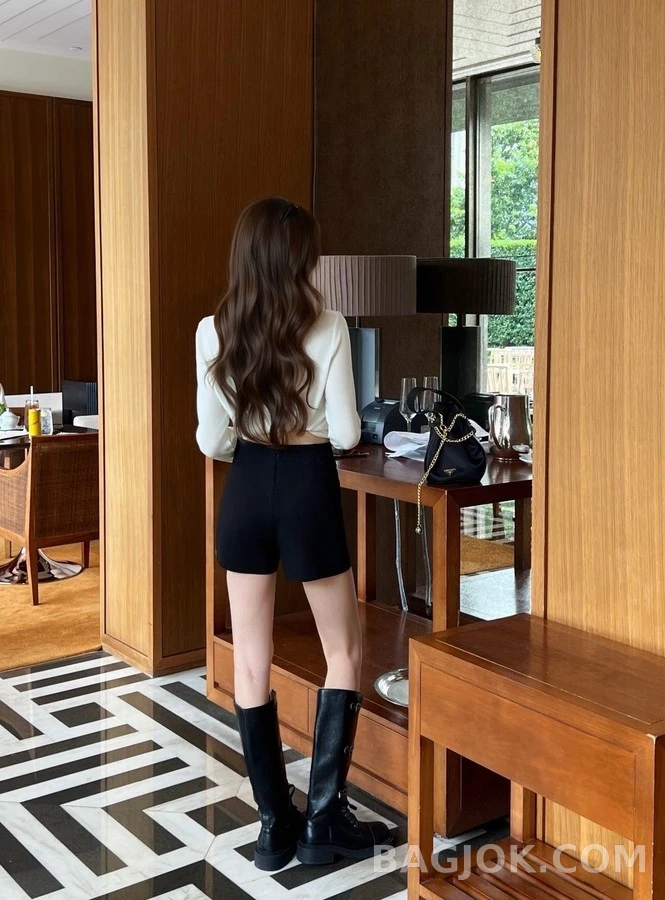프라다 프라다 레터링 로고 긴팔 티셔츠 상세 이미지