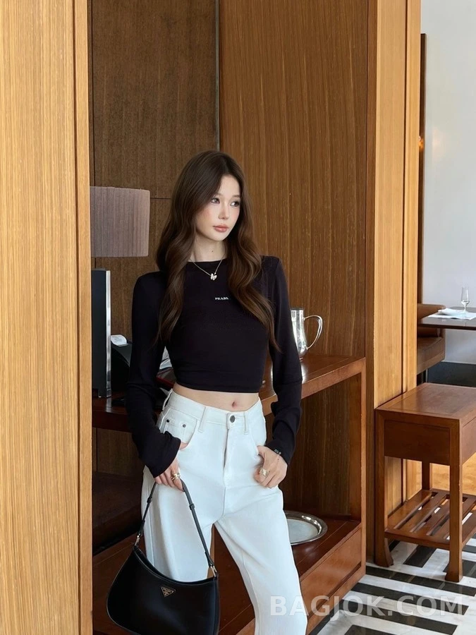 프라다 프라다 레터링 라벨 긴팔 티셔츠 상세 이미지