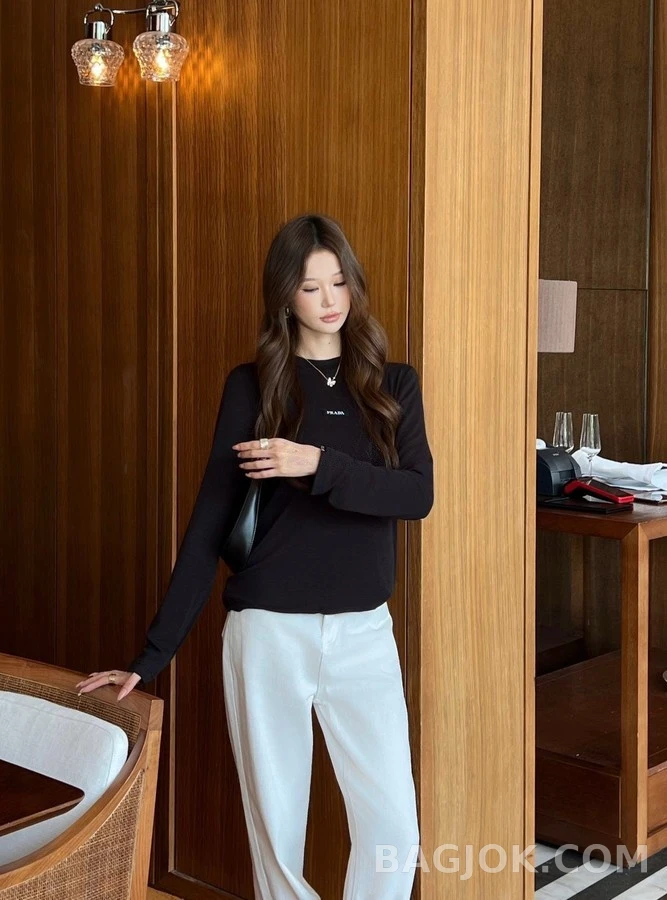 프라다 프라다 레터링 라벨 긴팔 티셔츠 상세 이미지