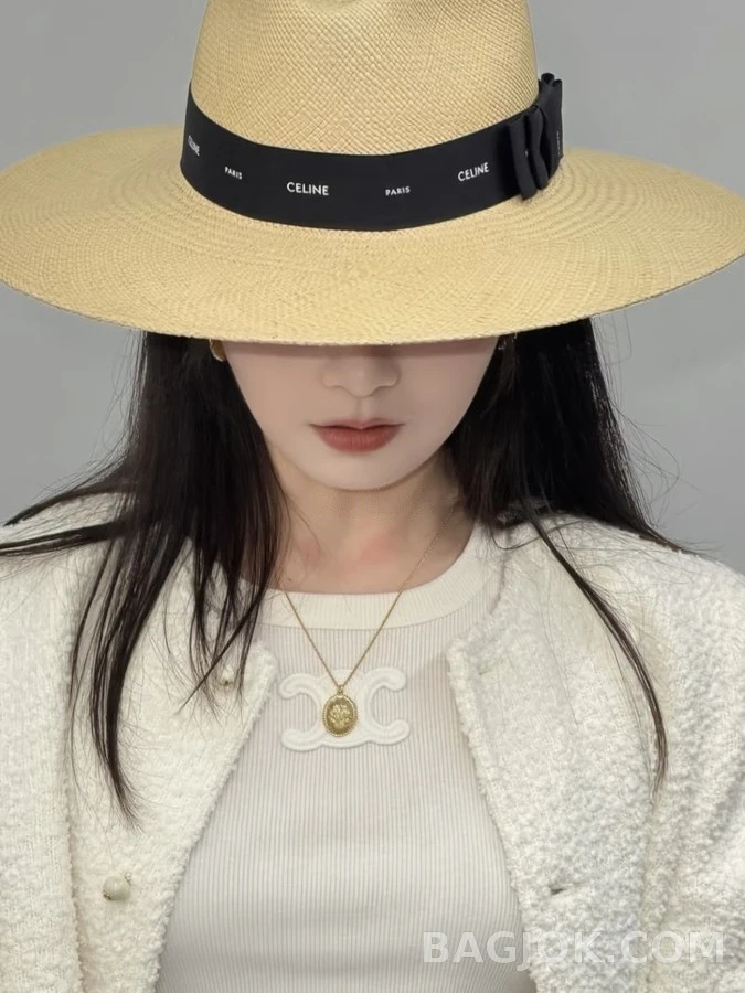 셀린느 셀린느 비즈 테두리 타원 로고 목걸이 상세 이미지