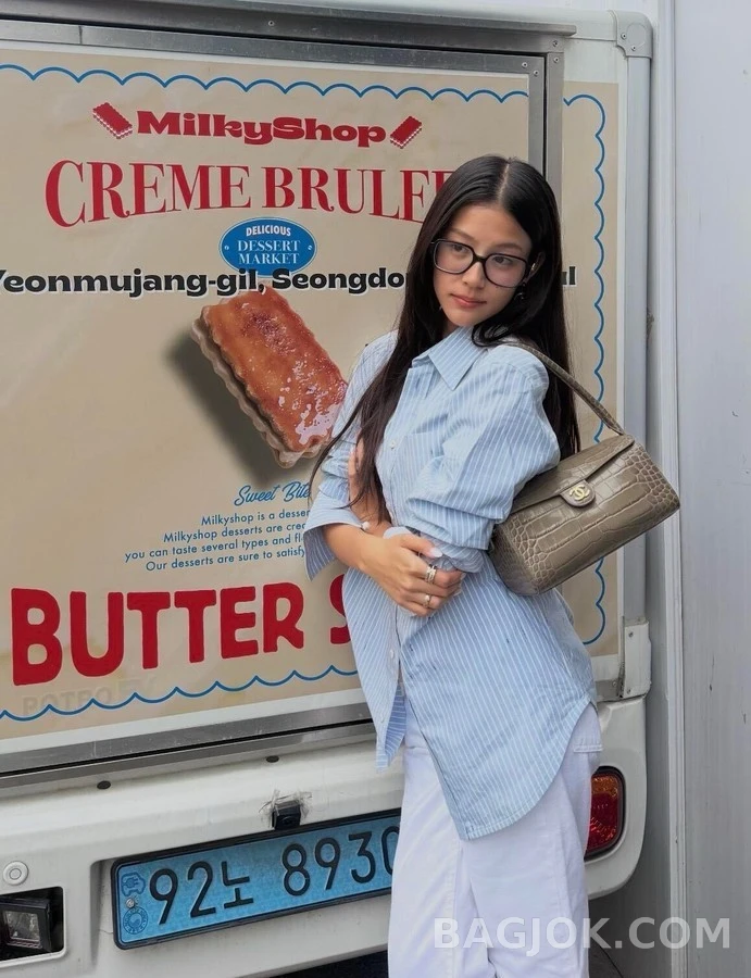 샤넬 샤넬 더블 C 자수 스트라이프 셔츠 상세 이미지