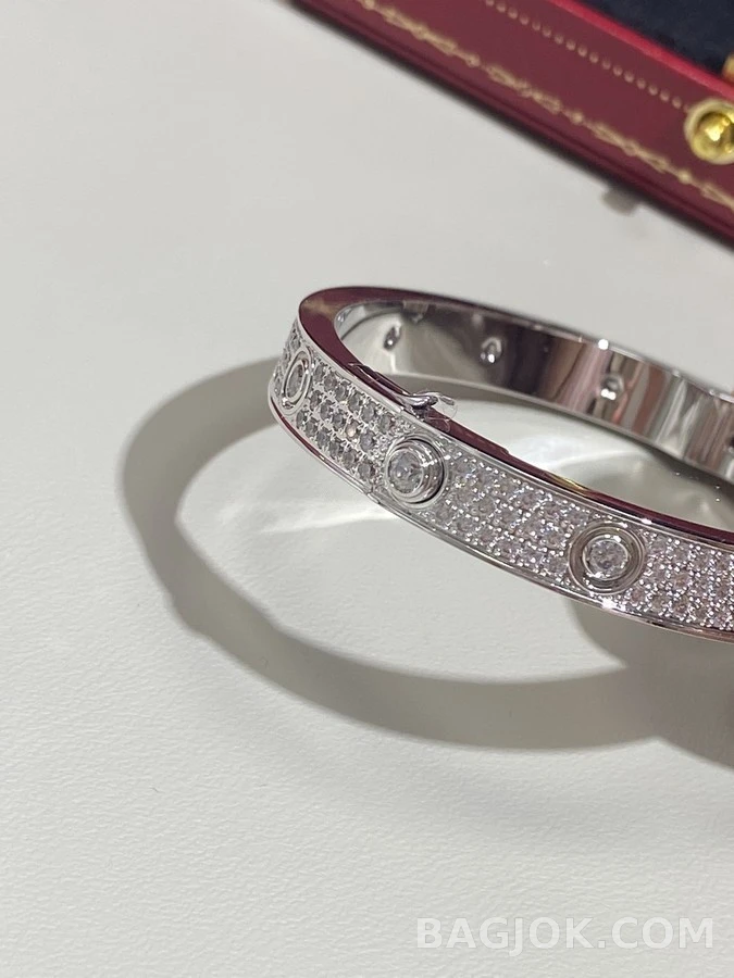 까르띠에 까르띠에 러브 파베 다이아몬드 브레이슬릿 상세 이미지