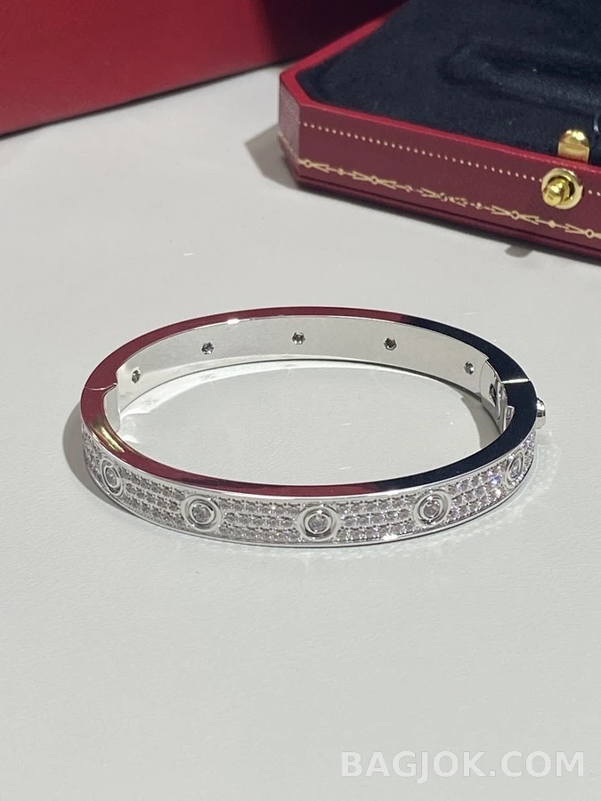 까르띠에 까르띠에 러브 파베 다이아몬드 브레이슬릿 상세 이미지