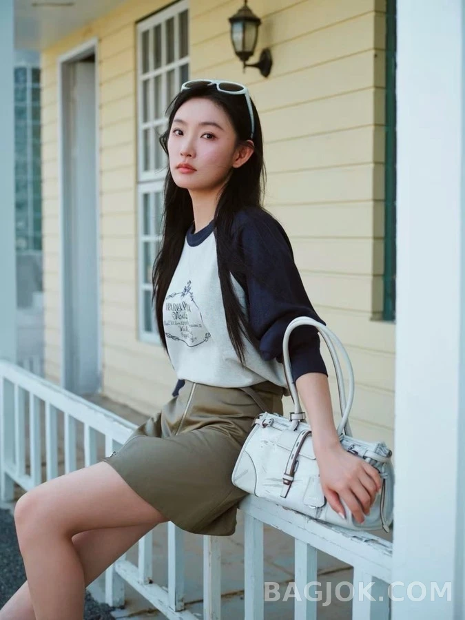 프라다 프라다 빈티지 로고 래글런 맨투맨 상세 이미지