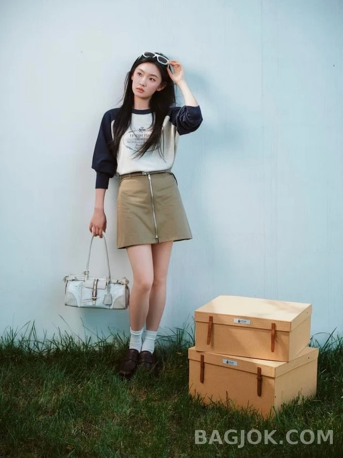 프라다 프라다 빈티지 로고 래글런 맨투맨 상세 이미지