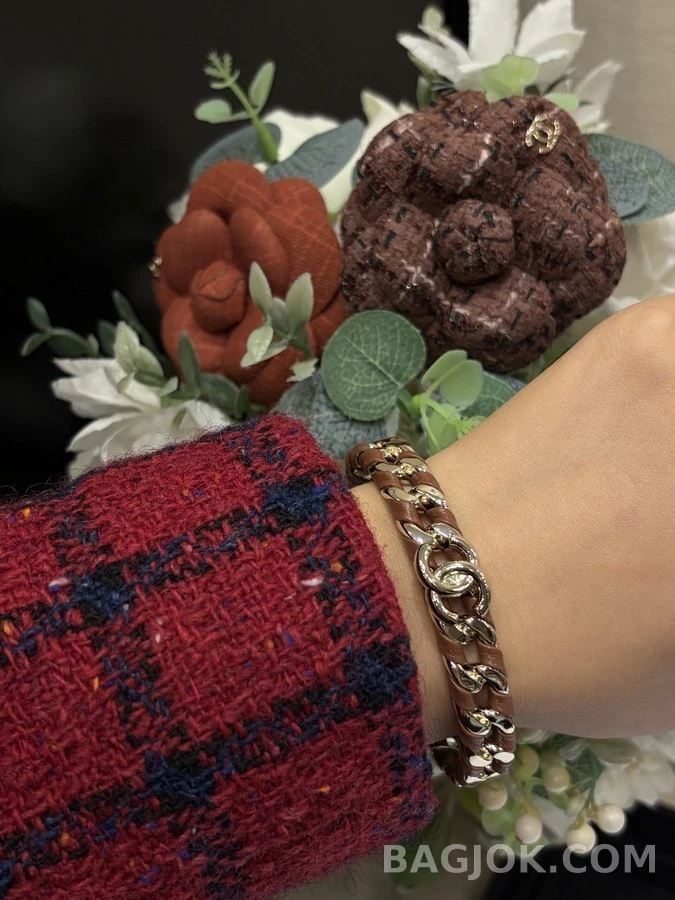 샤넬 샤넬 더블 C 가죽 체인 오픈 팔찌 상세 이미지