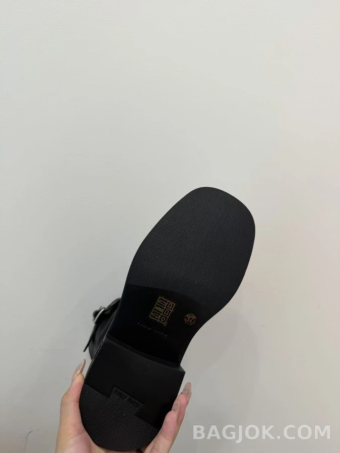 미우미우 미우미우 레트로 마틴 버클 워커 부츠 상세 이미지