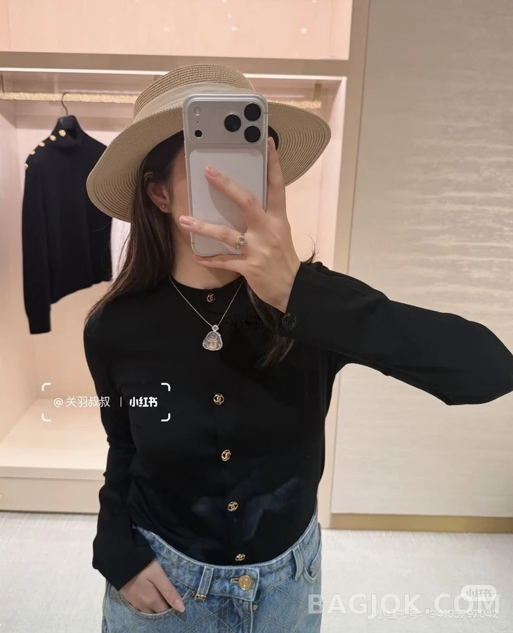 샤넬 샤넬 더블 C 금장 버튼 골지 가디건 상세 이미지