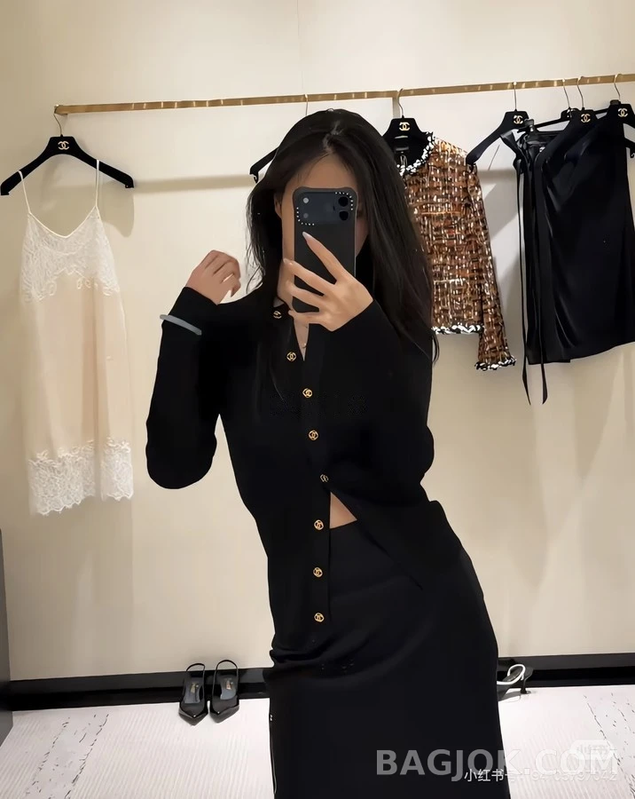 샤넬 샤넬 더블 C 금장 버튼 골지 가디건 상세 이미지