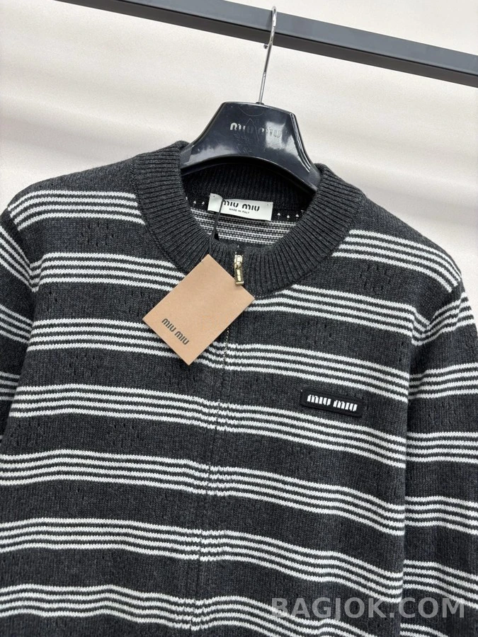 미우미우 미우미우 스트라이프 로고 패치 집업 가디건 상세 이미지
