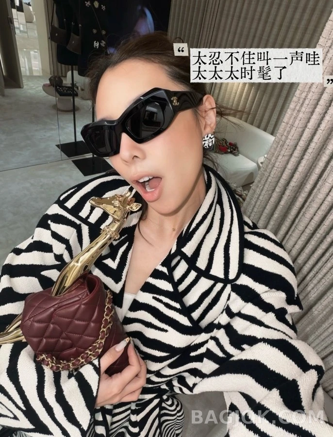 샤넬 샤넬 라운드 카우 패턴 귀걸이 상세 이미지
