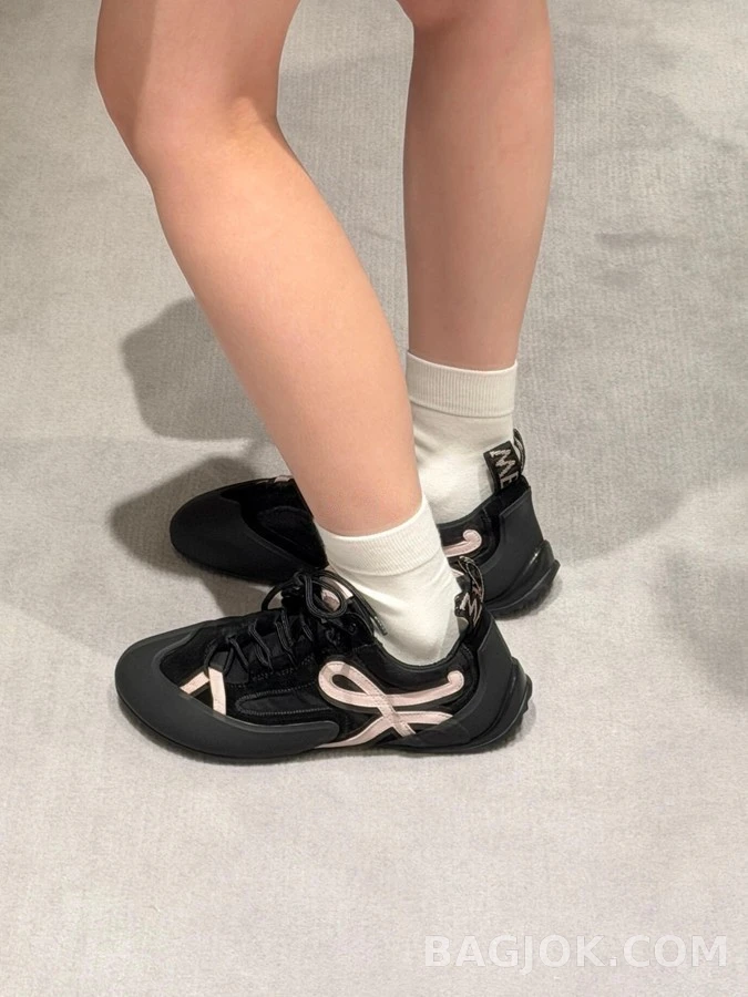 로에베 로에베 로고 스니커즈 상세 이미지