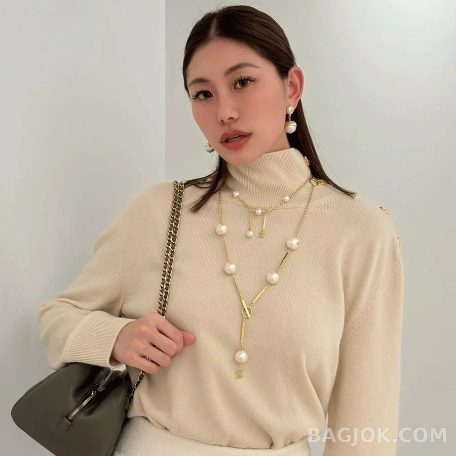 샤넬 샤넬 로고 돔 펄 드롭 귀걸이 상세 이미지