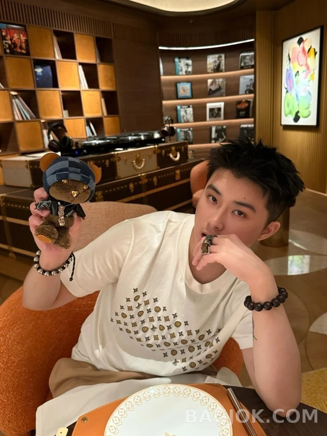 루이비통 루이비통 Louis Bear 체크 비니 라이더 키링 상세 이미지