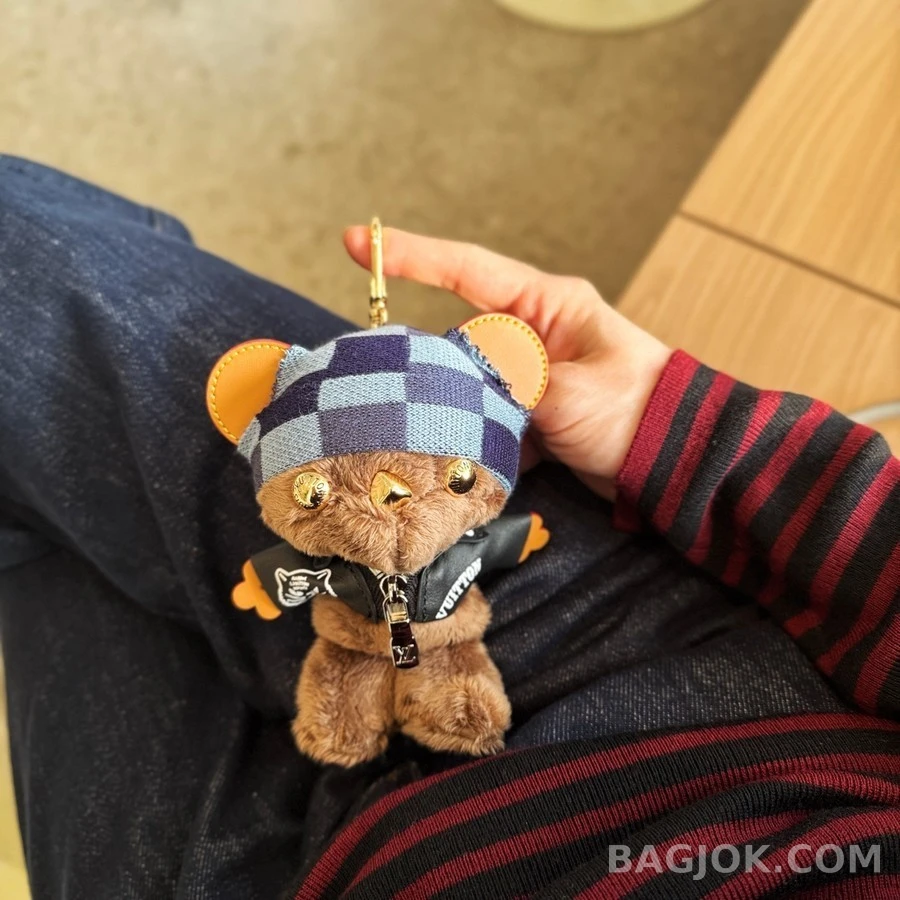 루이비통 루이비통 Louis Bear 체크 비니 라이더 키링 상세 이미지