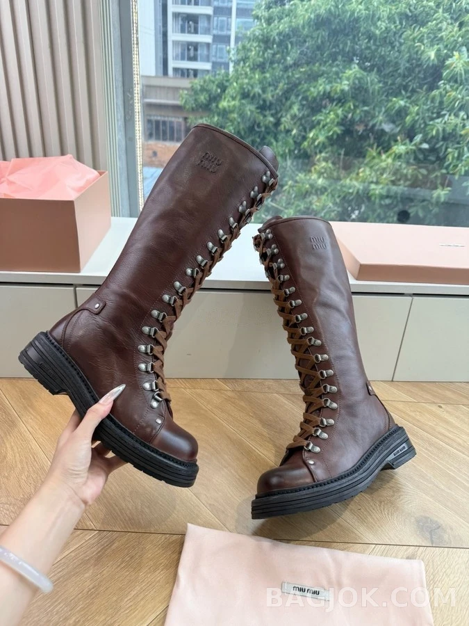 미우미우 미우미우 로고 레이스업 롱 부츠 상세 이미지