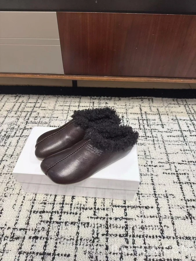 메종 마르지엘라 메종마르지엘라 빵 모양 퍼 슬리퍼 상세 이미지