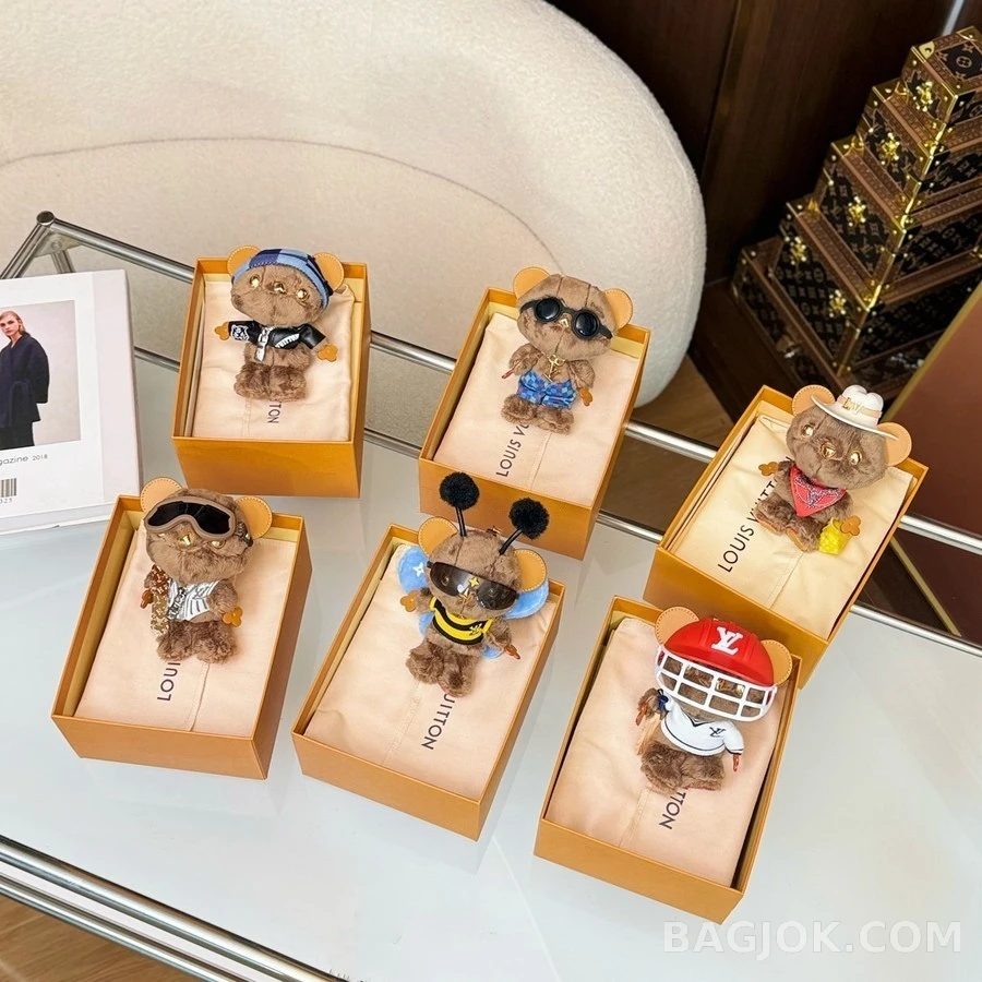 루이비통 루이비통 루이 베어 백 참 상세 이미지