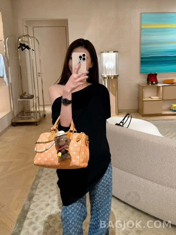 루이비통 루이비통 루이 베어 백 참 상세 이미지