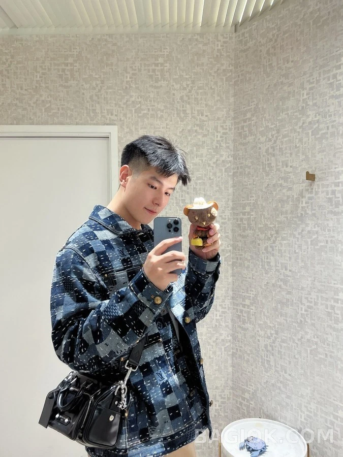 루이비통 루이비통 루이 베어 백 참 상세 이미지