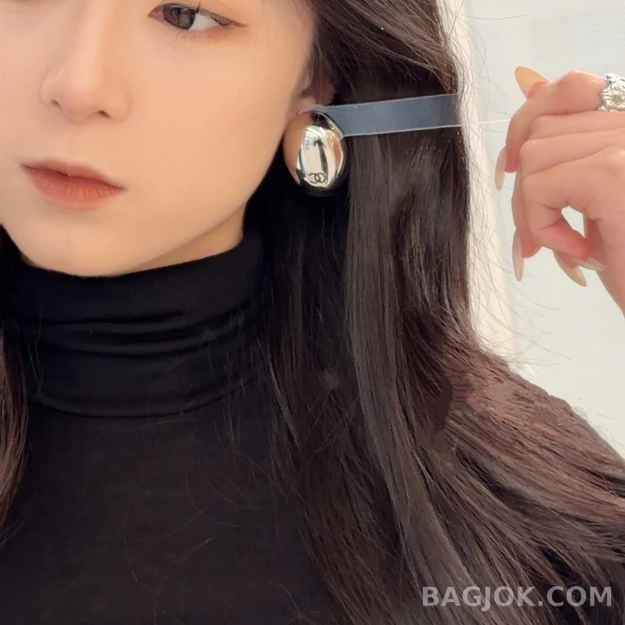 샤넬 샤넬 로고 오벌 귀걸이 상세 이미지