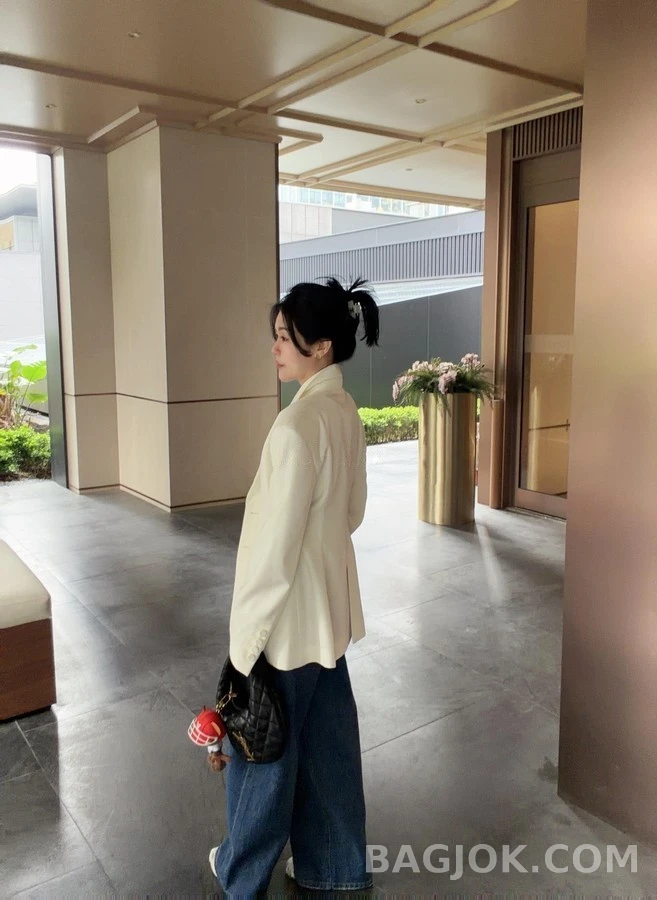루이비통 루이비통 스트라이프 꿀벌 루이 베어 키링 상세 이미지