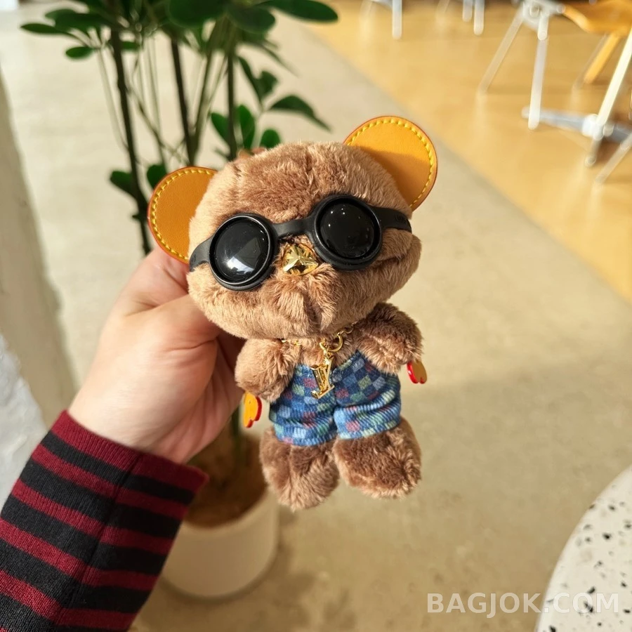루이비통 루이비통 루이 베어 인형 키링 상세 이미지