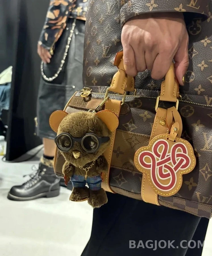 루이비통 루이비통 루이 베어 인형 키링 상세 이미지