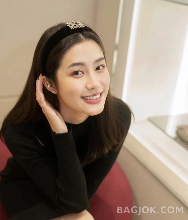 로저 비비에 로저비비에 벨벳 크리스탈 스퀘어 버클 헤어밴드 상세 이미지