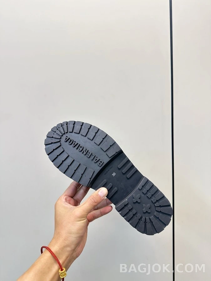 발렌시아가 발렌시아가 복고풍 버클 부츠 상세 이미지