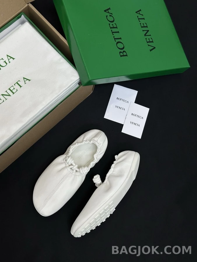 보테가베네타 보테가 베네타 플리츠 노트 플랫 상세 이미지