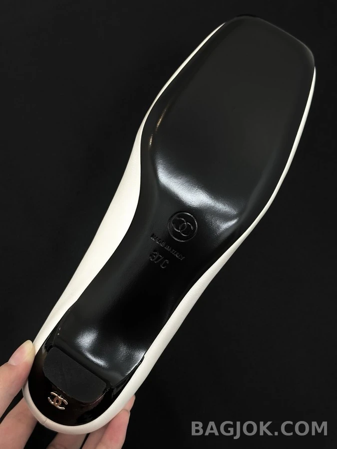샤넬 샤넬 로고 배색 스퀘어토 플랫 상세 이미지