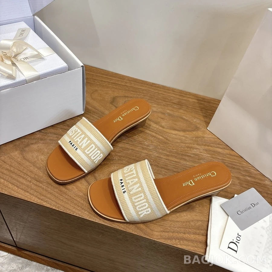 디올 디올 Dway 코튼 자수 힐 뮬 상세 이미지