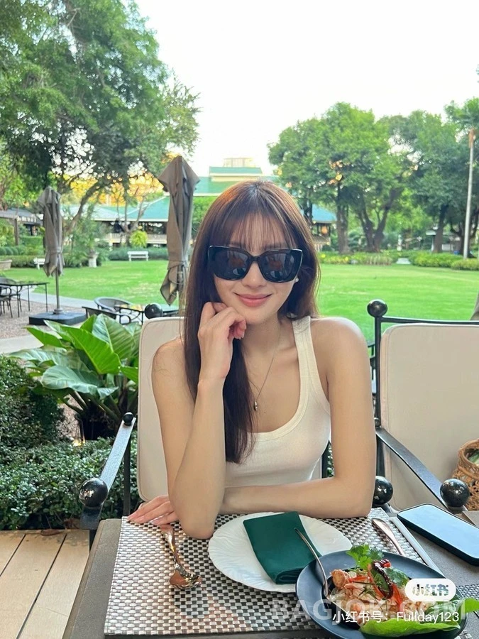 샤넬 샤넬 큐빅 로고 스퀘어 선글라스 상세 이미지