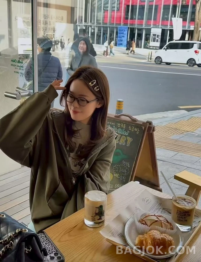 미우미우 미우미우 로고 메탈 헤어 클립 상세 이미지