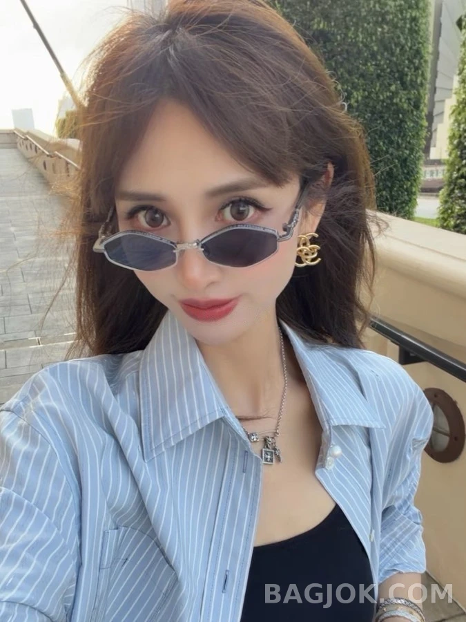 샤넬 샤넬 로고 인터로킹 이어링 상세 이미지