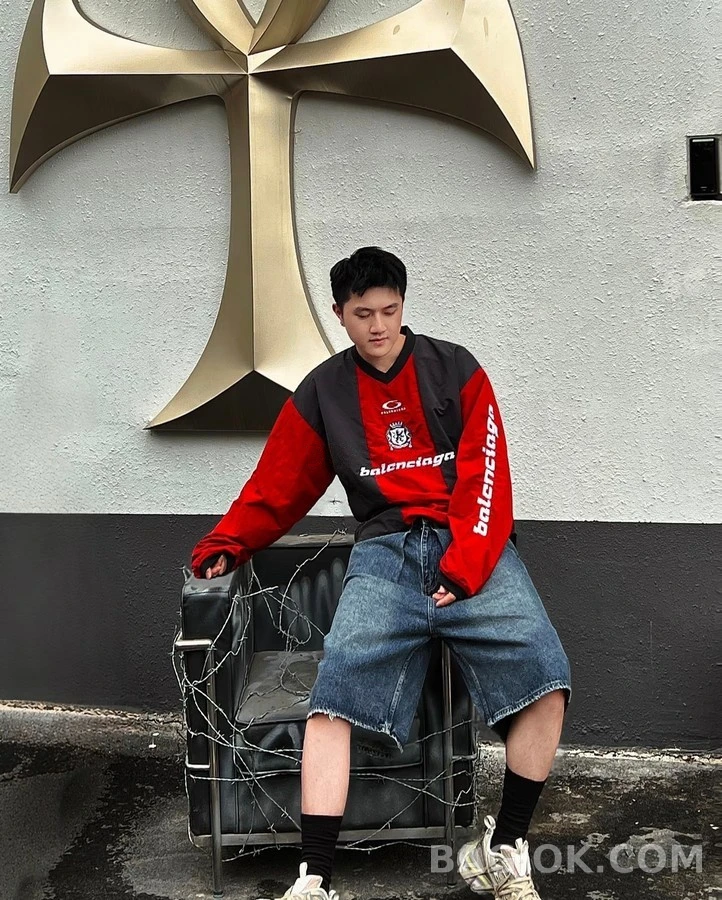 발렌시아가 발렌시아가 컬러블록 맨유 자수 롱슬리브 상세 이미지