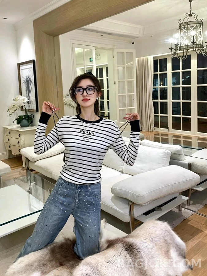 프라다 프라다 스트라이프 레터링 긴팔 티셔츠 상세 이미지