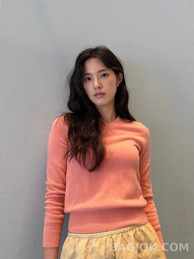 미우미우 미우미우 로고 V넥 스웨터 상세 이미지