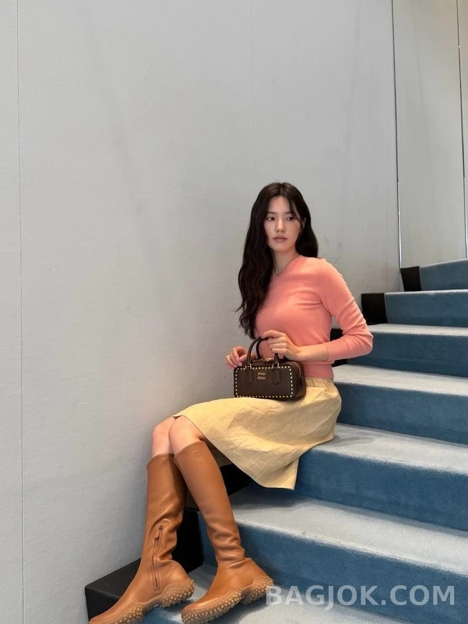 미우미우 미우미우 로고 V넥 스웨터 상세 이미지