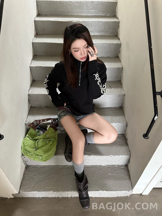 크롬하츠 크롬하츠 고딕 레터링 쿼터집업 맨투맨 상세 이미지
