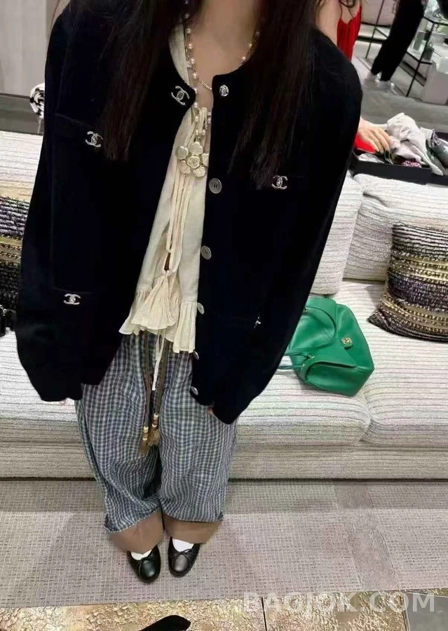 샤넬 샤넬 네 포켓 라운드넥 니트 가디건 상세 이미지
