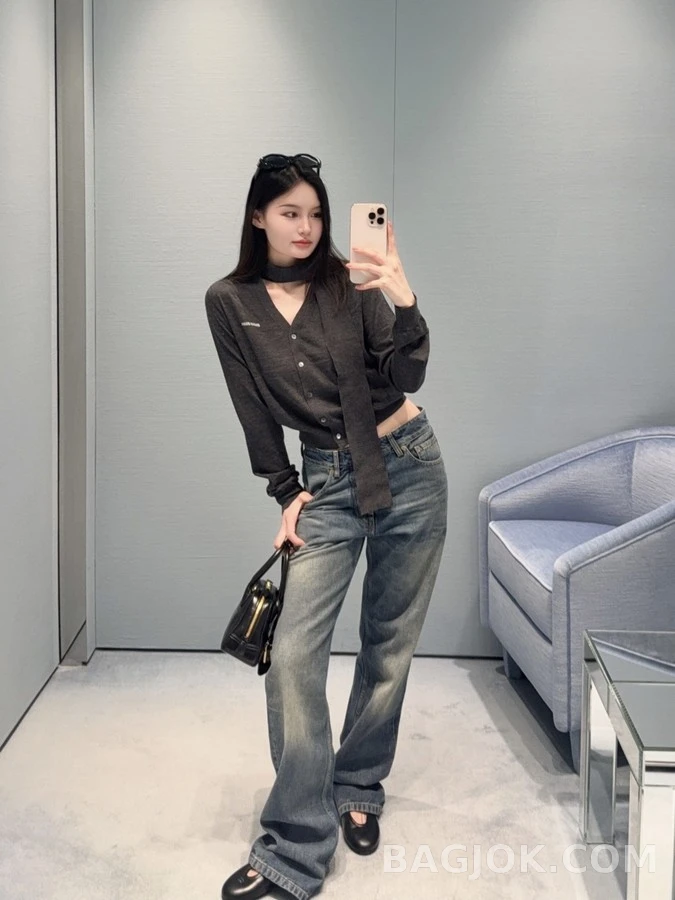 미우미우 미우미우 레터링 V넥 가디건 상세 이미지
