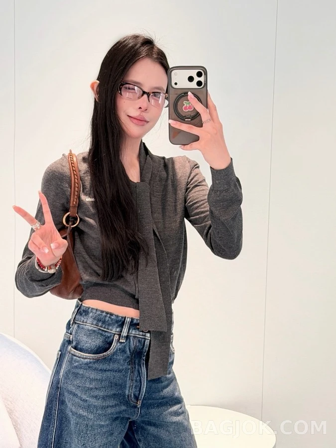 미우미우 미우미우 레터링 V넥 가디건 상세 이미지