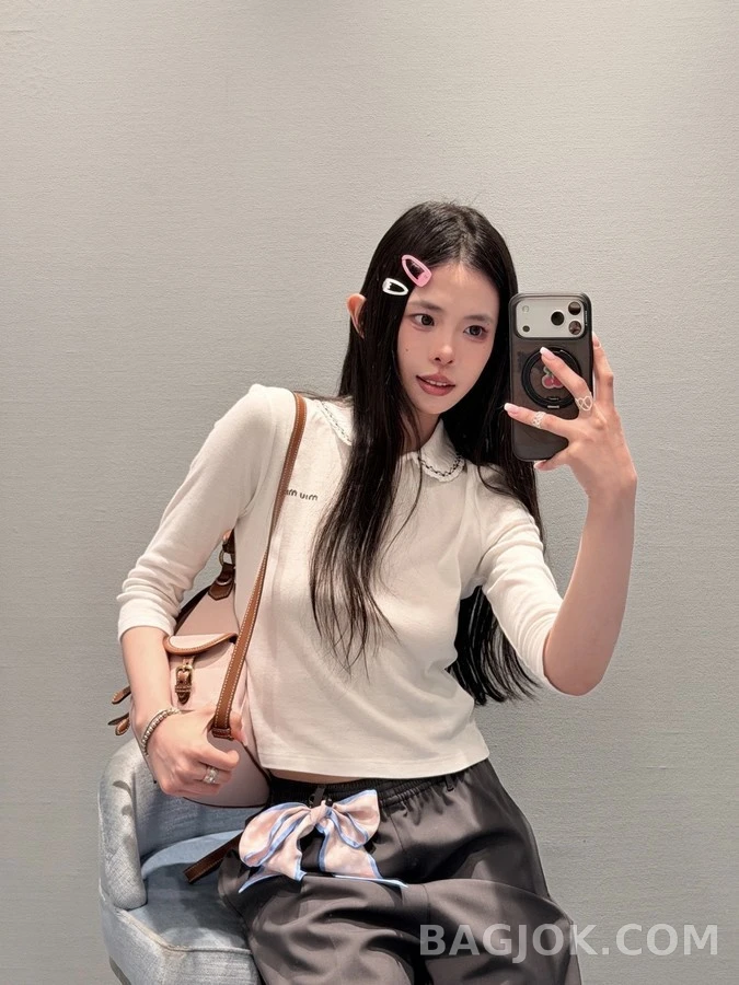 미우미우 미우미우 꽃자수 피터팬카라 폴로 긴팔 티셔츠 상세 이미지
