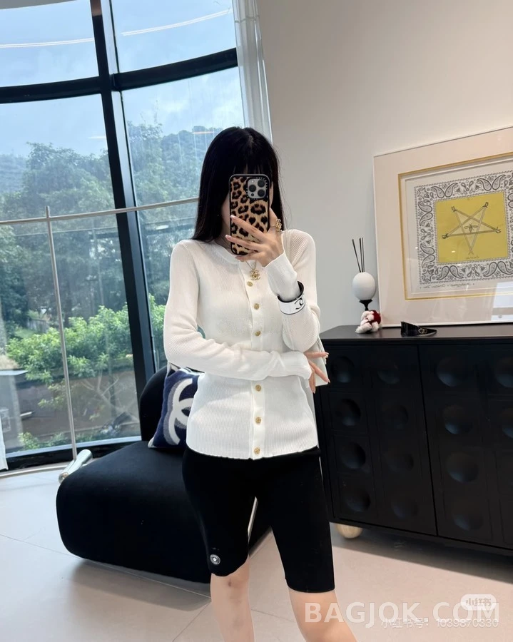 샤넬 샤넬 더블 C 버튼 립 가디건 상세 이미지
