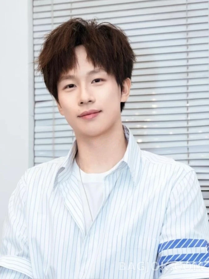 톰브라운 톰브라운 스트라이프 포바 셔츠 상세 이미지
